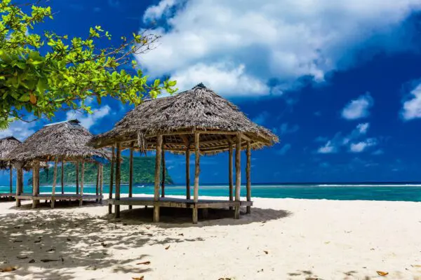 Hyddor på stranden på Samoa